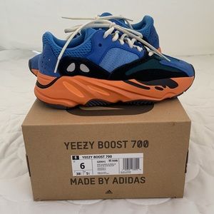 YEEZY BOOST 700 Blue